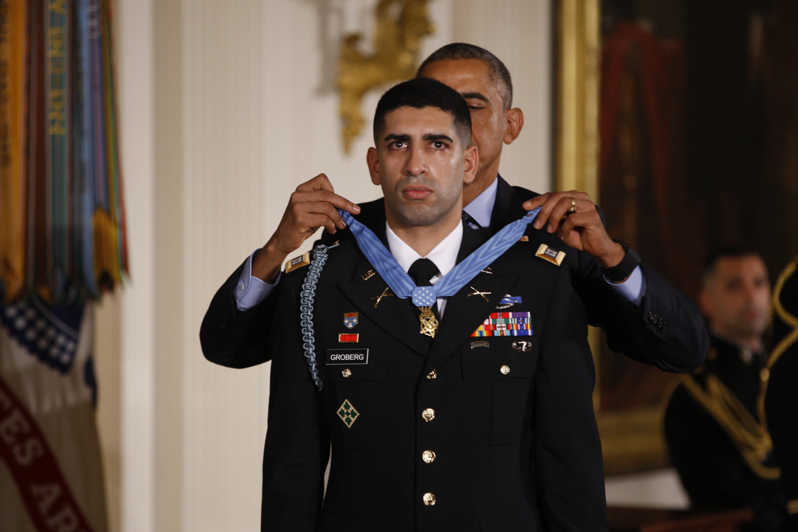 Flo Groberg receiving the Medal of Honor at the White House